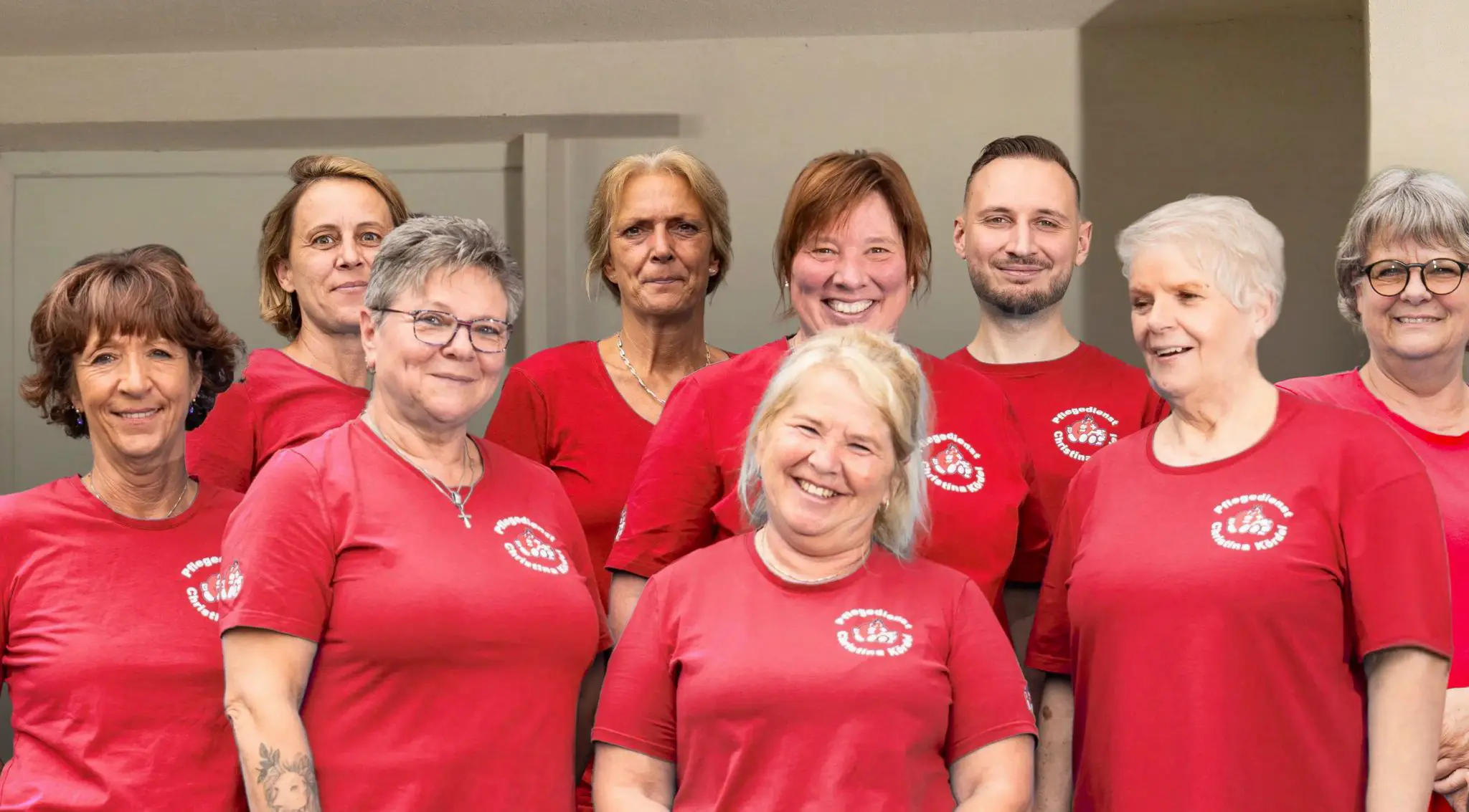 Gruppenfoto des Teams vom Pflegedienst Christina Kördel mit Andreas Terner